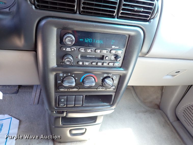 image for item IN9619 2000 Chevrolet Venture  van