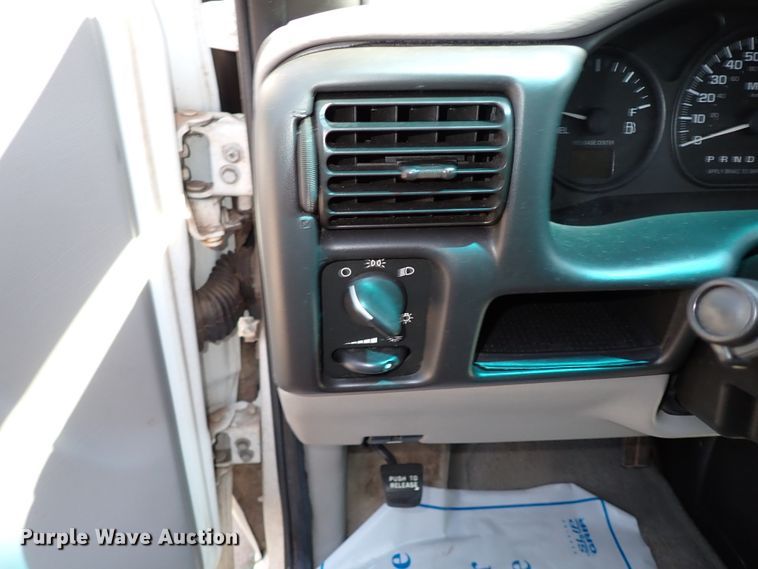 image for item IN9619 2000 Chevrolet Venture  van