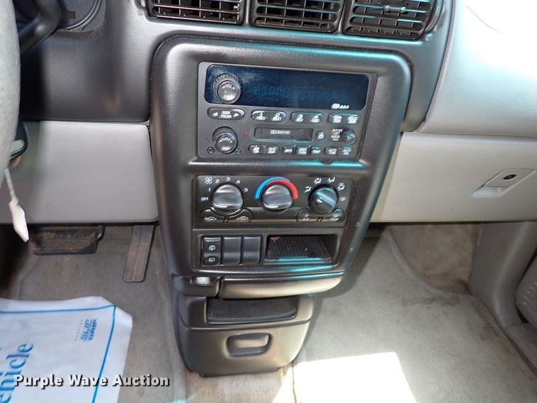 image for item IN9619 2000 Chevrolet Venture  van