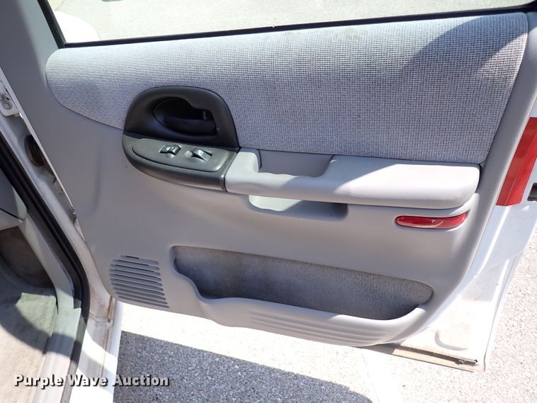 image for item IN9619 2000 Chevrolet Venture  van