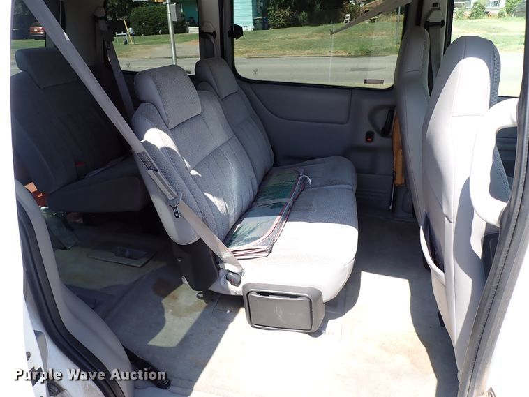 image for item IN9619 2000 Chevrolet Venture  van