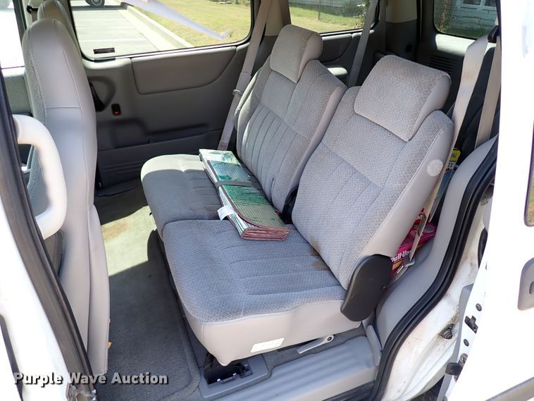 image for item IN9619 2000 Chevrolet Venture  van