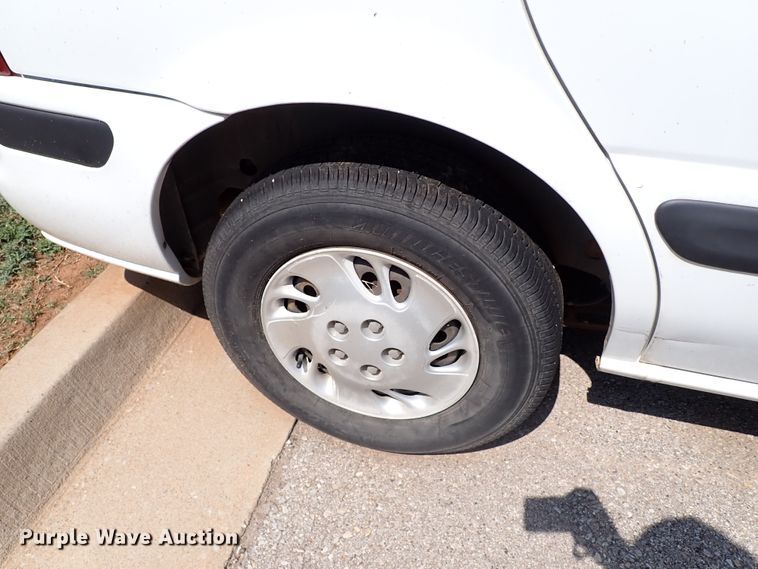 image for item IN9619 2000 Chevrolet Venture  van