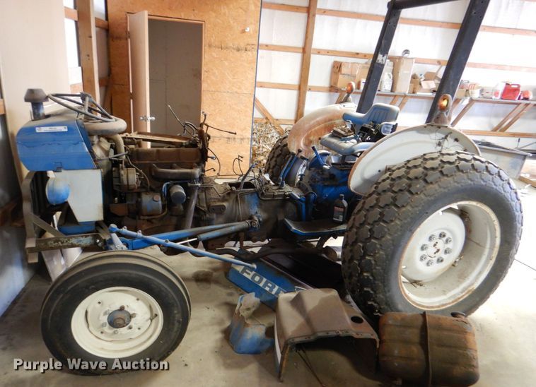 image for item IR9125 Ford 2910  tractor