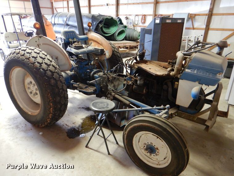 image for item IR9125 Ford 2910  tractor