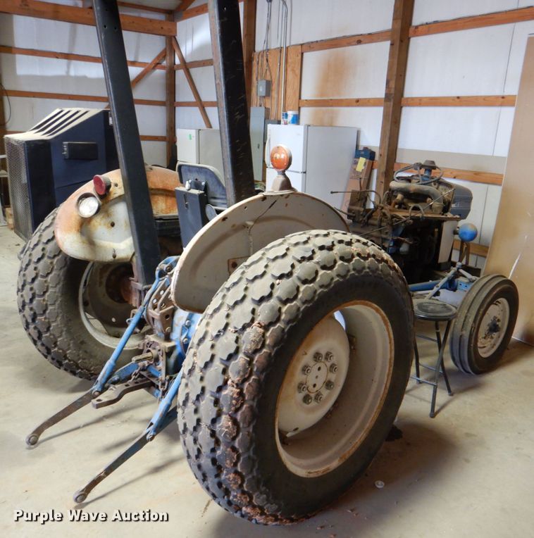 image for item IR9125 Ford 2910  tractor