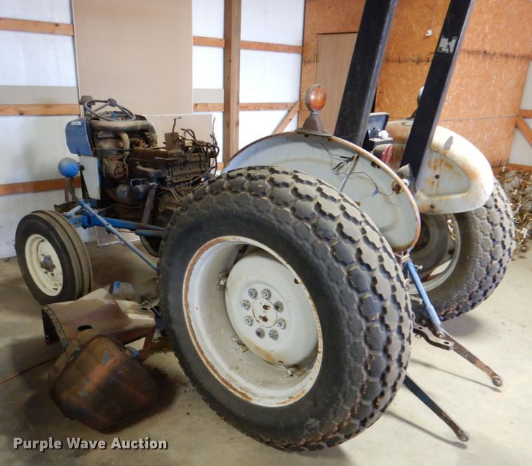 image for item IR9125 Ford 2910  tractor