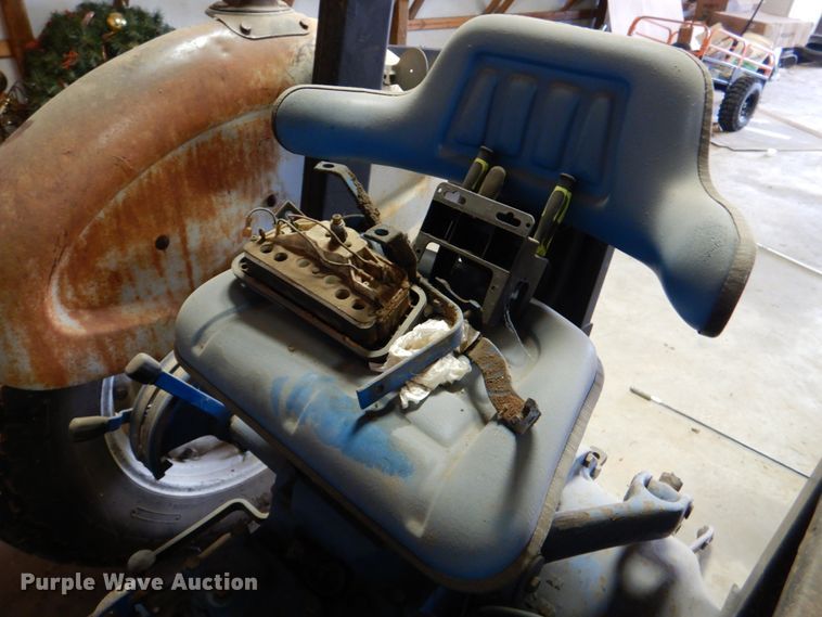 image for item IR9125 Ford 2910  tractor