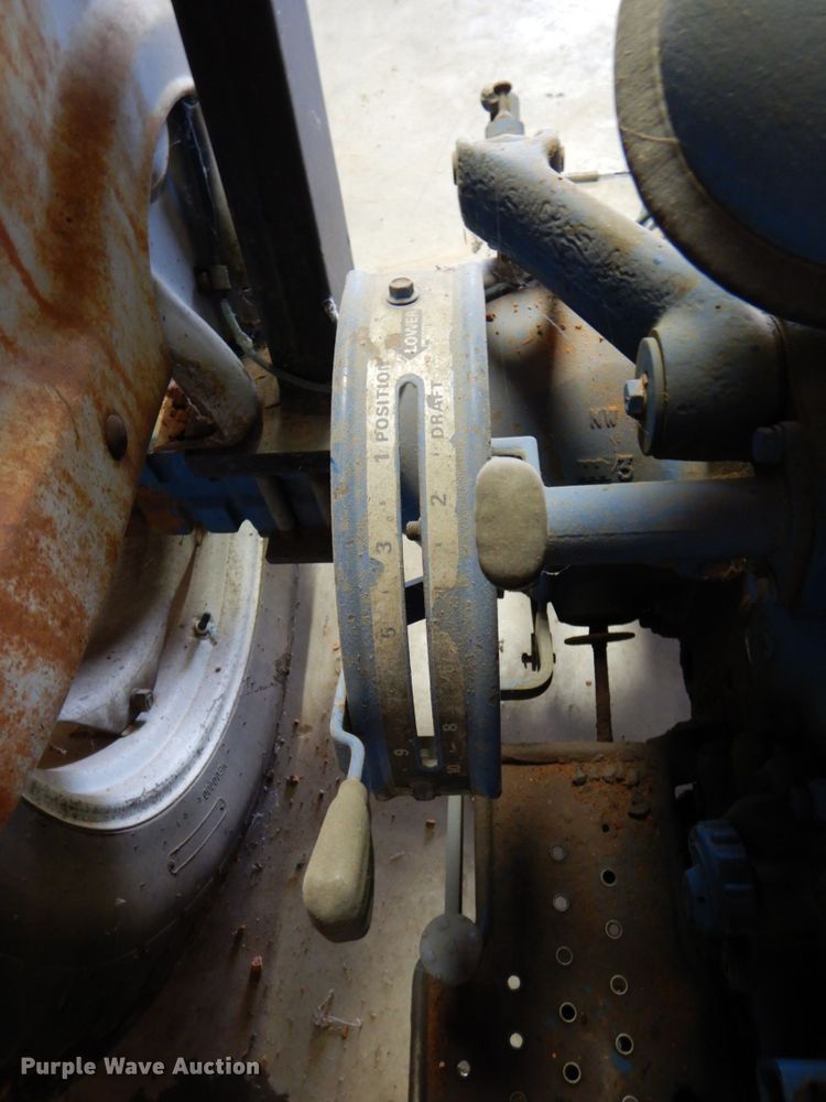 image for item IR9125 Ford 2910  tractor