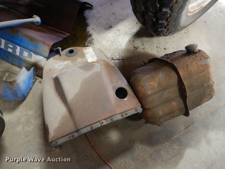 image for item IR9125 Ford 2910  tractor