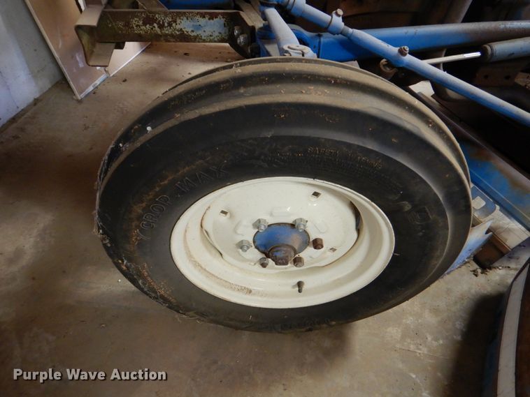 image for item IR9125 Ford 2910  tractor