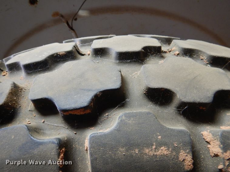 image for item IR9125 Ford 2910  tractor