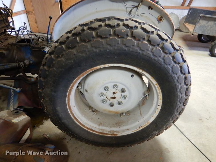 image for item IR9125 Ford 2910  tractor