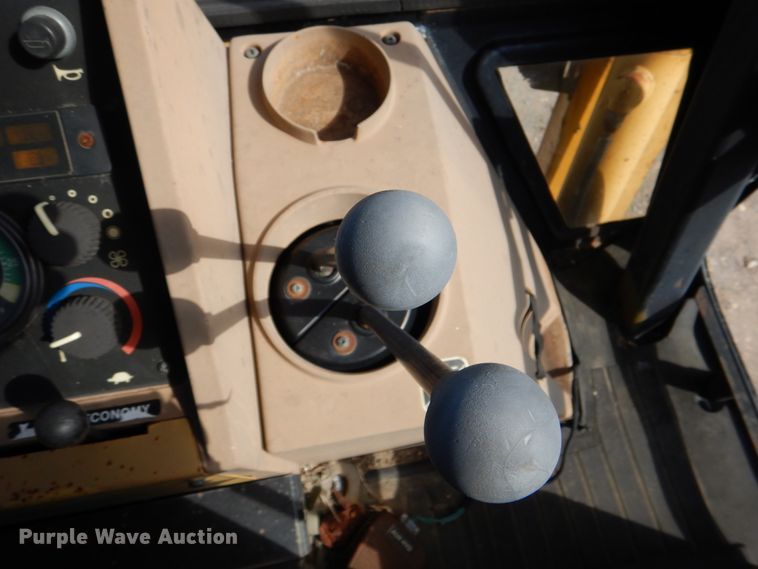 image for item IR9126 1997 John Deere 310E  backhoe