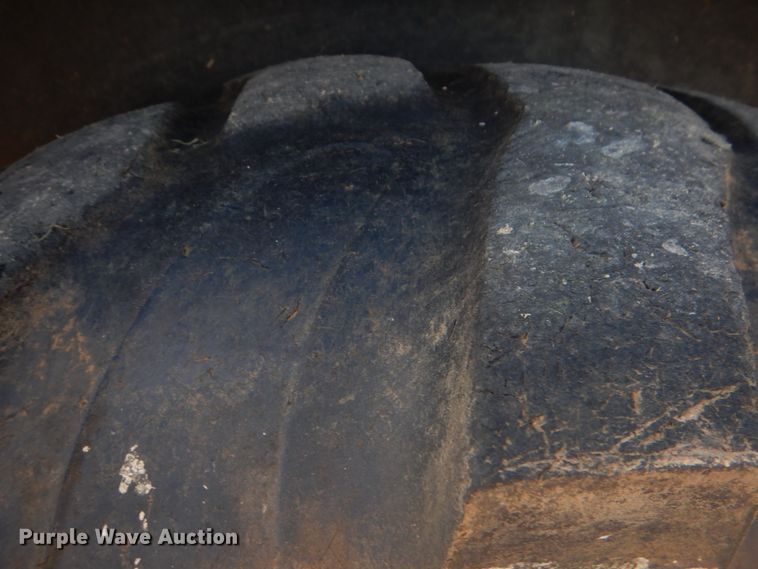 image for item IR9126 1997 John Deere 310E  backhoe