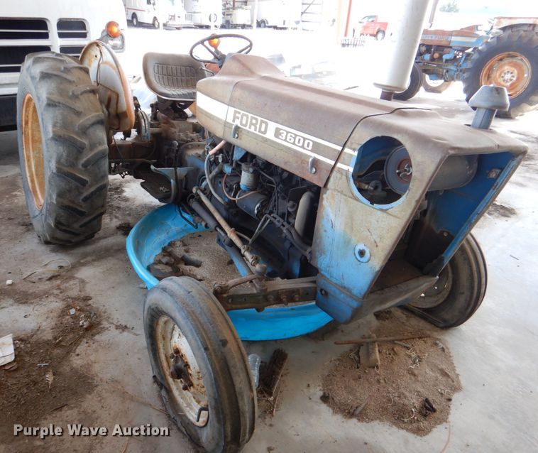 image for item IR9129 Ford 3600  tractor
