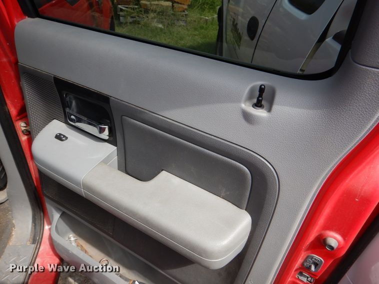 image for item IR9133 2005 Ford F150  SuperCrew pickup truck