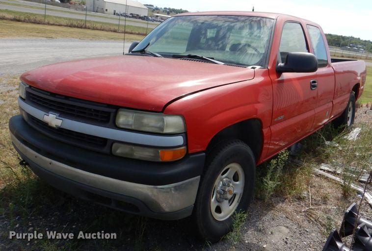image for item IR9135 1999 Chevrolet Silverado 1500  Ext. Cab pickup truck