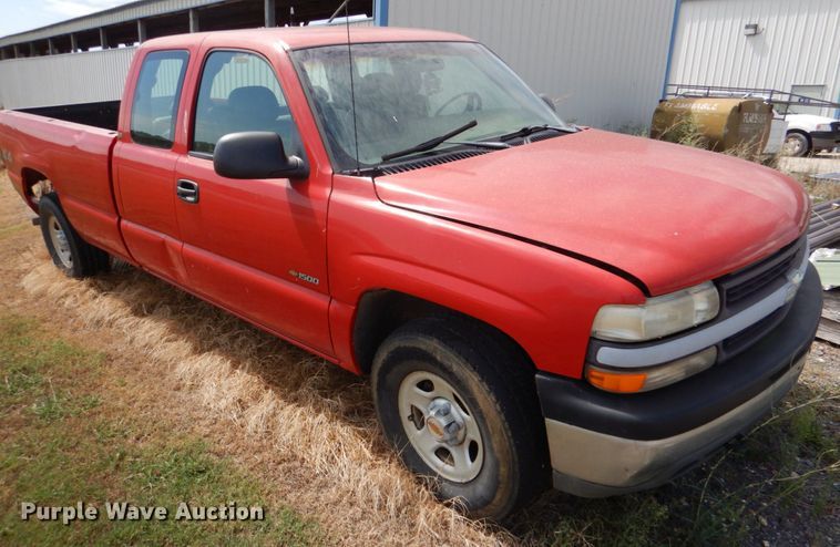 image for item IR9135 1999 Chevrolet Silverado 1500  Ext. Cab pickup truck