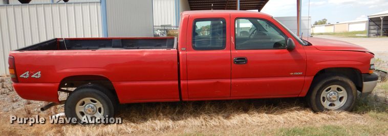 image for item IR9135 1999 Chevrolet Silverado 1500  Ext. Cab pickup truck
