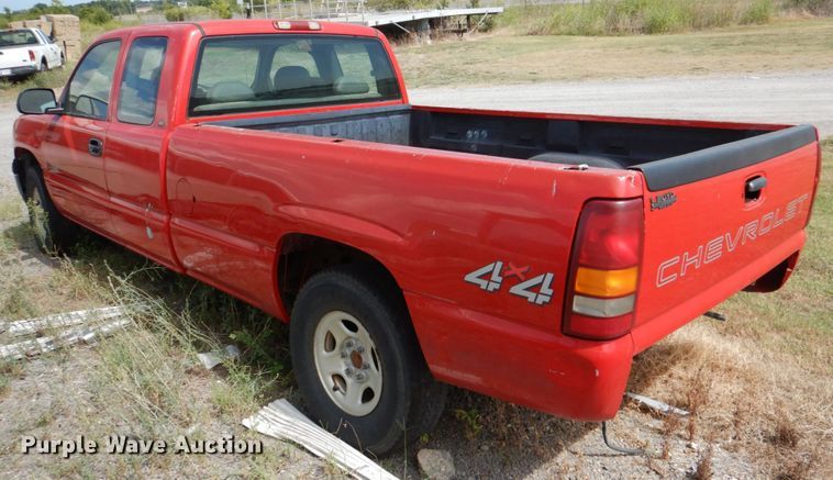 image for item IR9135 1999 Chevrolet Silverado 1500  Ext. Cab pickup truck