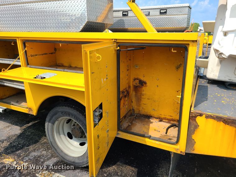 image for item IU9432 2010 Ford F550  bucket truck