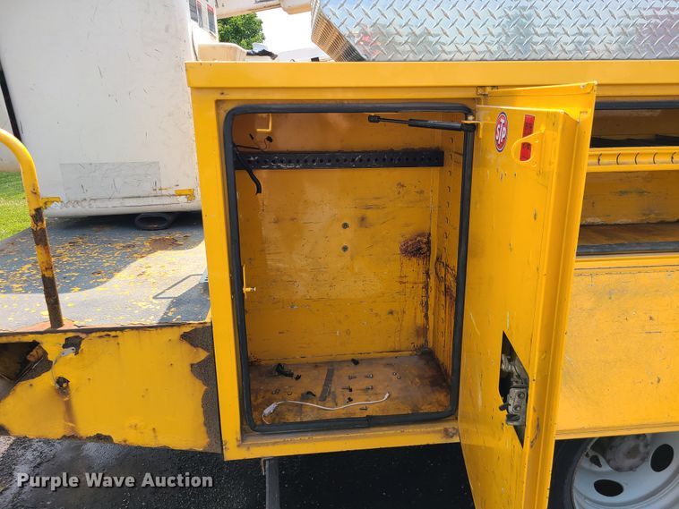 image for item IU9432 2010 Ford F550  bucket truck