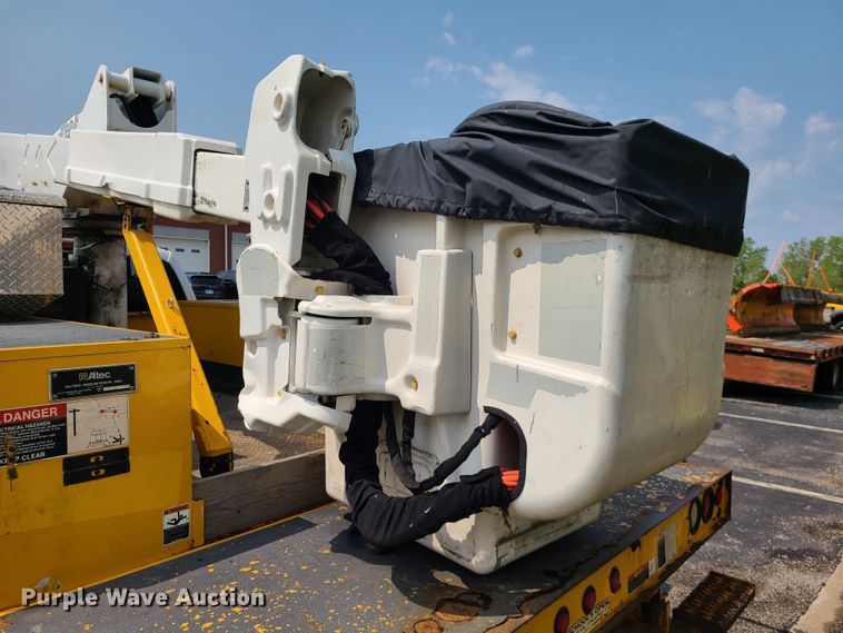 image for item IU9432 2010 Ford F550  bucket truck