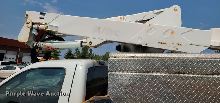 image for item IU9432 2010 Ford F550  bucket truck