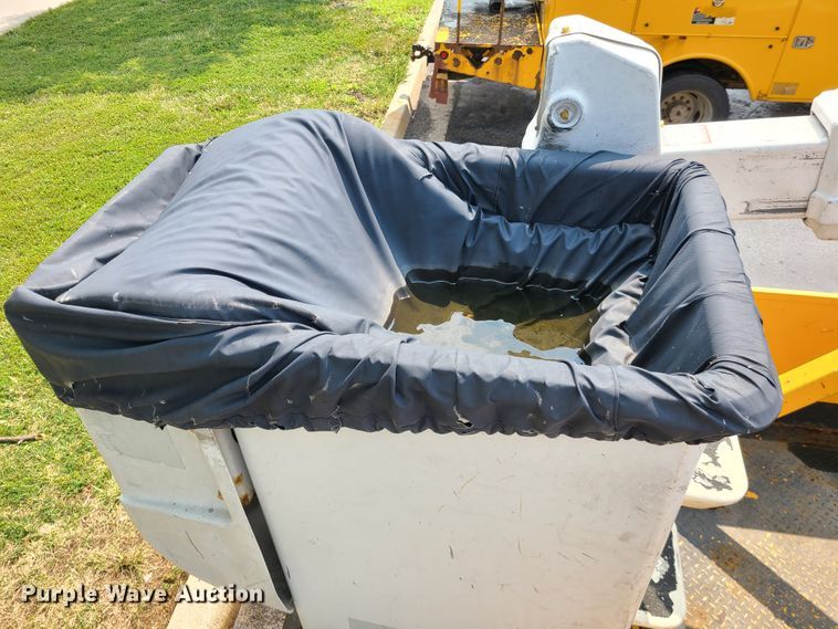 image for item IU9432 2010 Ford F550  bucket truck