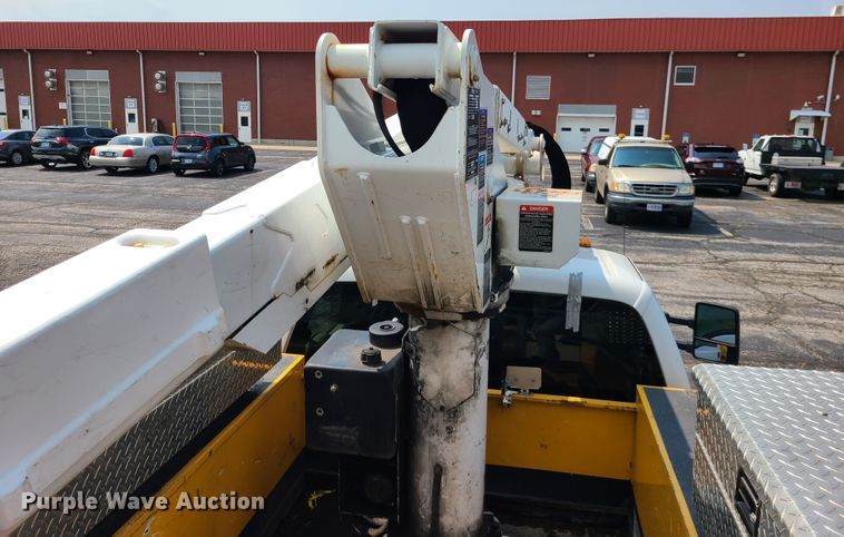 image for item IU9432 2010 Ford F550  bucket truck