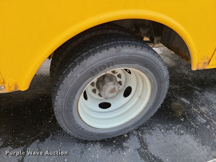 image for item IU9432 2010 Ford F550  bucket truck