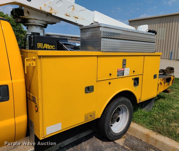 image for item IU9436 2011 Ford F550  bucket truck