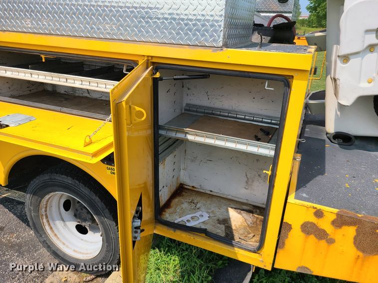 image for item IU9436 2011 Ford F550  bucket truck