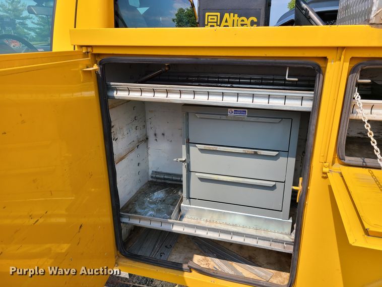 image for item IU9436 2011 Ford F550  bucket truck