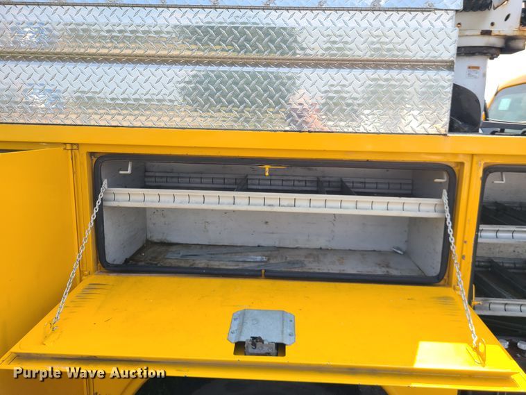 image for item IU9436 2011 Ford F550  bucket truck