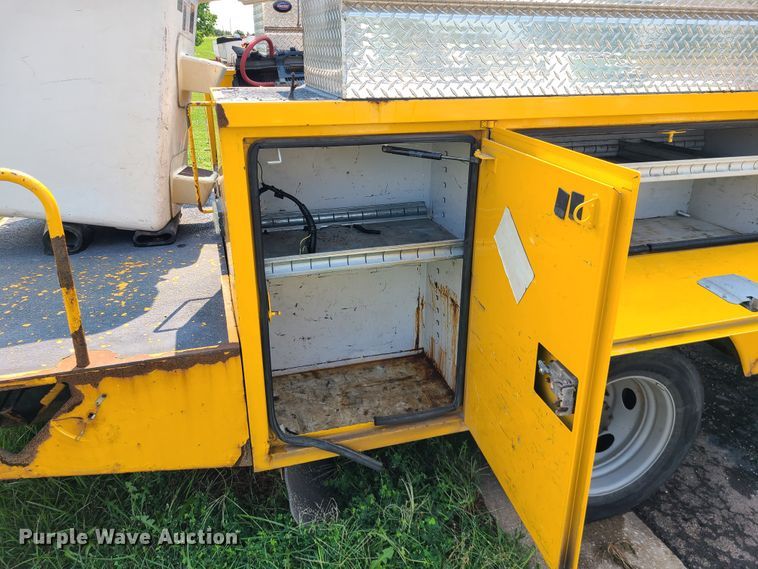 image for item IU9436 2011 Ford F550  bucket truck