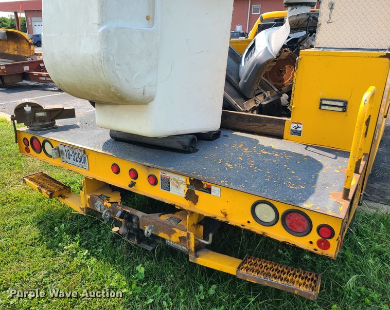 image for item IU9436 2011 Ford F550  bucket truck