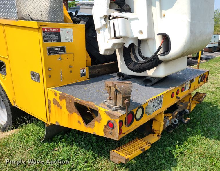 image for item IU9436 2011 Ford F550  bucket truck