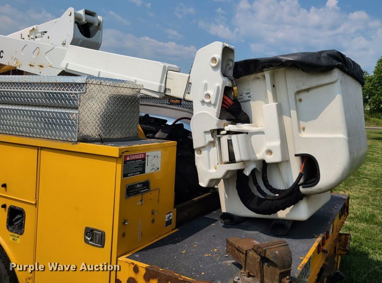 image for item IU9436 2011 Ford F550  bucket truck