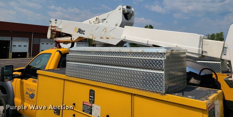 image for item IU9436 2011 Ford F550  bucket truck