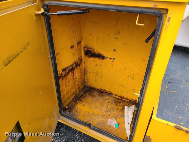 image for item IU9438 2010 Ford F550  bucket truck