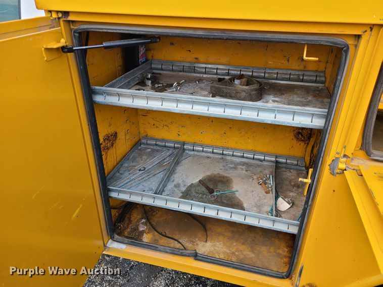 image for item IU9438 2010 Ford F550  bucket truck