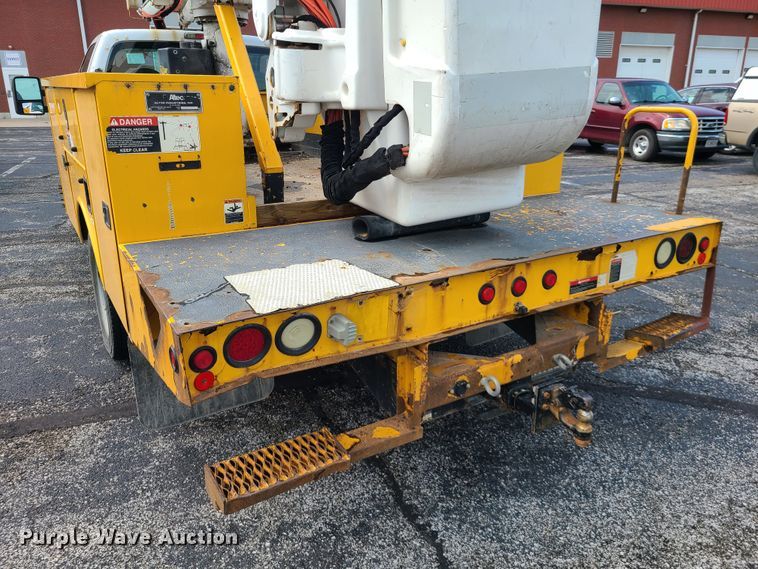 image for item IU9438 2010 Ford F550  bucket truck