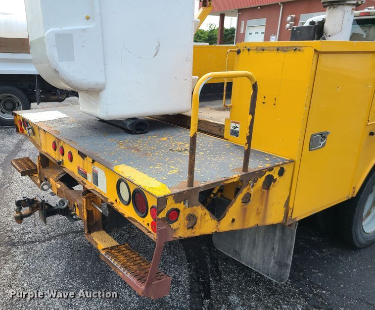 image for item IU9438 2010 Ford F550  bucket truck