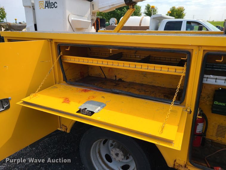 image for item IU9438 2010 Ford F550  bucket truck