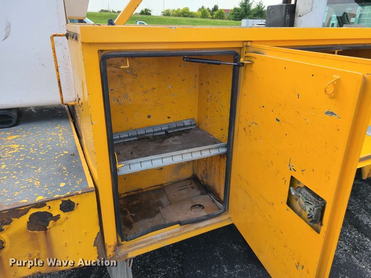 image for item IU9438 2010 Ford F550  bucket truck