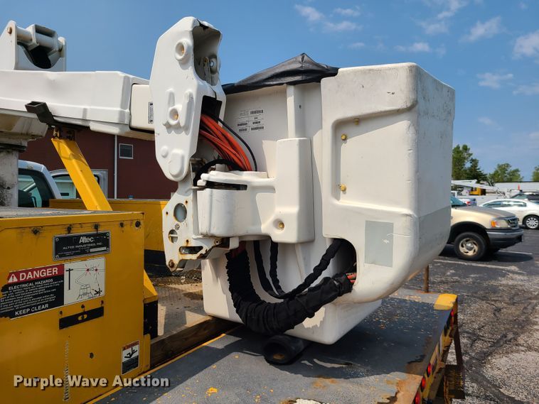 image for item IU9438 2010 Ford F550  bucket truck