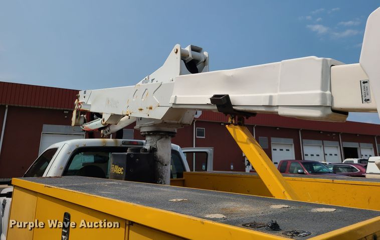 image for item IU9438 2010 Ford F550  bucket truck