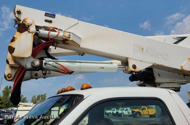 image for item IU9438 2010 Ford F550  bucket truck